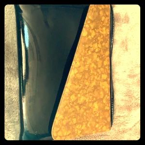 🔆🖤 black and yellow/gold clutch